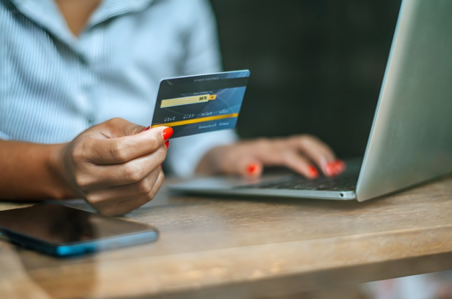 Cartão corporativo em condomínios: solução prática ou ponto de atenção na gestão?